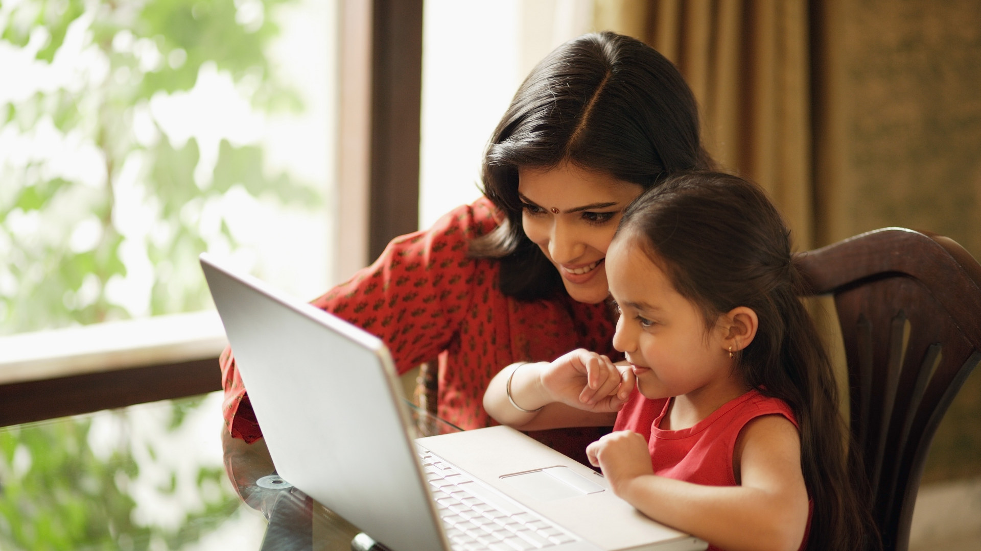 Mother,And,Daughter,Working,At,Laptop,(horizontal)